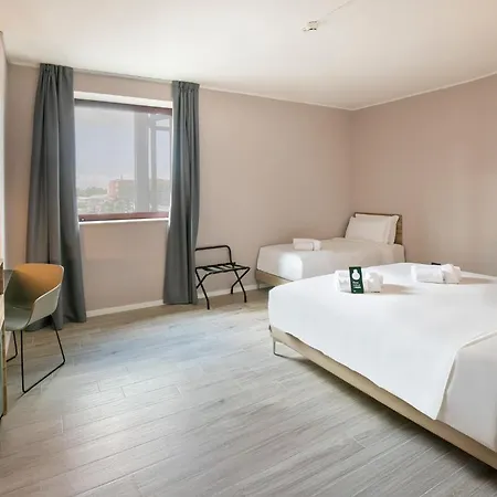 B&B Hotel Latina Отель