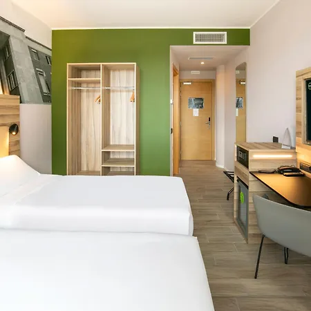 B&B Hotel Latina 酒店 3*